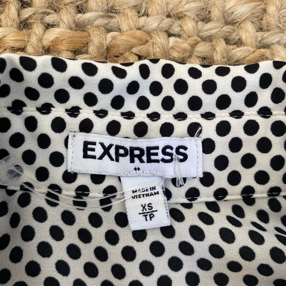 Express Modern Blouse - Picture 2 of 2